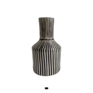 Vase Pattern Bold Garafe, 22 cm by Casa Cubista - Noir