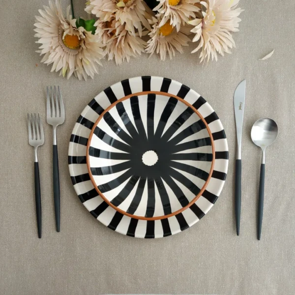 Assiette Diner Pattern, Ray, 27 cm by Casa Cubista - Noir - 0253-1 - Orpheu Decor