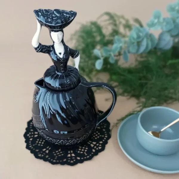 The Varina’s 5 o’clock Tea Pot, 1 L by Laboratório D’Estórias - Black - ALE.020.P - Orpheu Decor