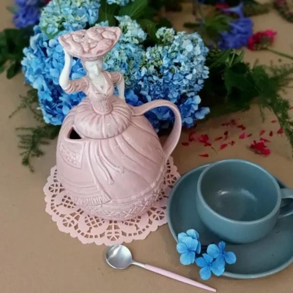The Varina’s 5 o’clock Tea Pot, 1 L by Laboratório D’Estórias - Pink - ALE.020.R - Orpheu Decor